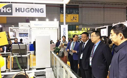 河南省鶴壁市市長莅臨滬工意大利CEA展位