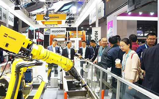 第二屆進博會滬工意大利CEA展位機器人系統受到極大關注